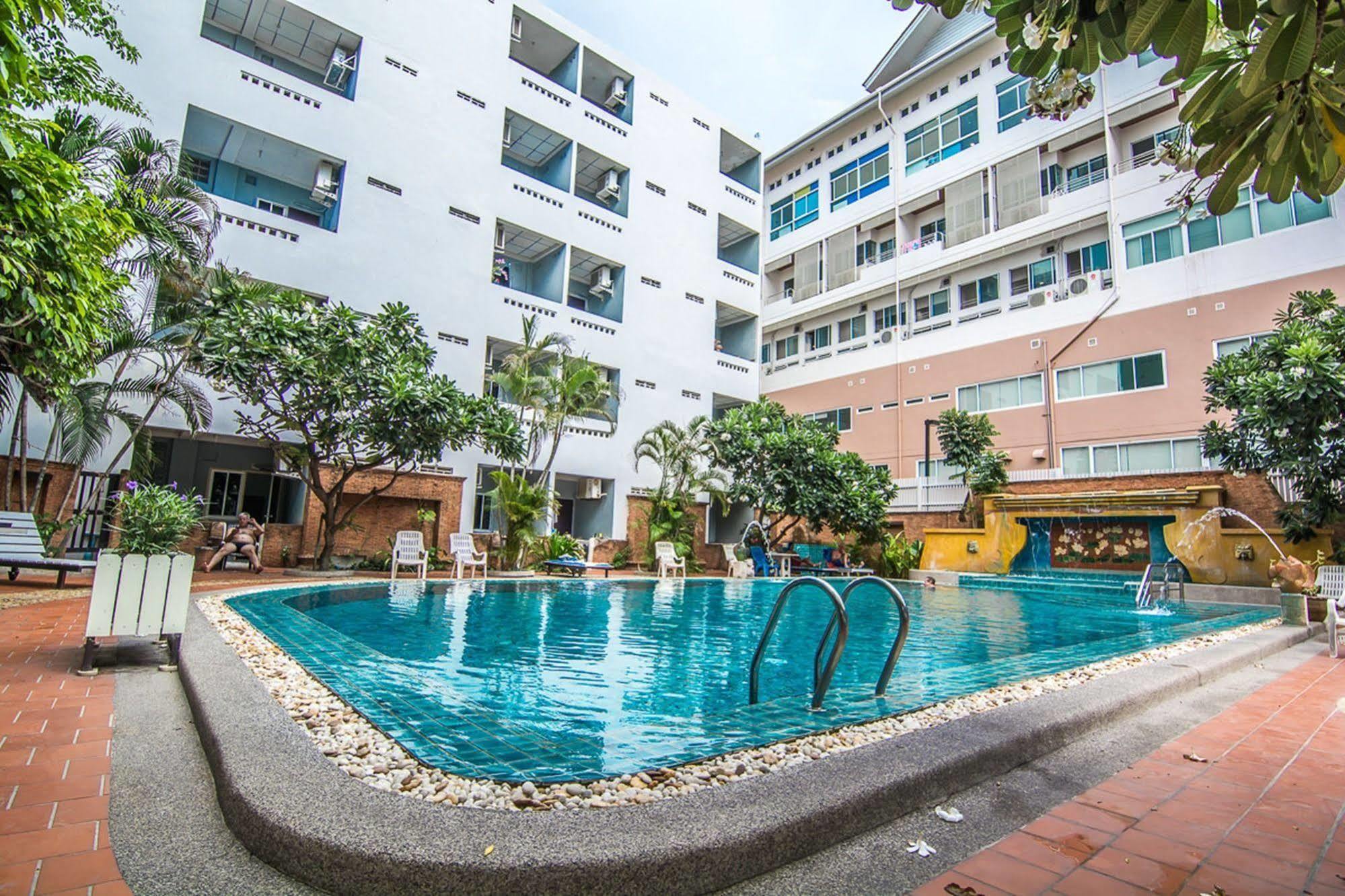 Sutus Court 1 Hotel Pattaya Exterior photo